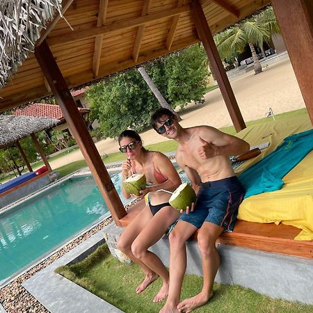 Blue Waves Kite Surfing Beach Resort Kalpitiya Exterior foto