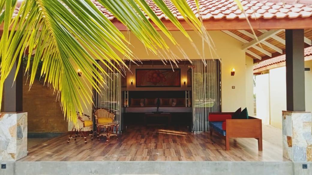 Blue Waves Kite Surfing Beach Resort Kalpitiya Exterior foto