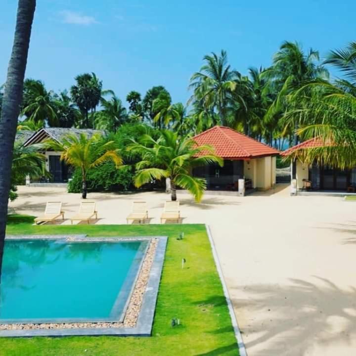Blue Waves Kite Surfing Beach Resort Kalpitiya Exterior foto
