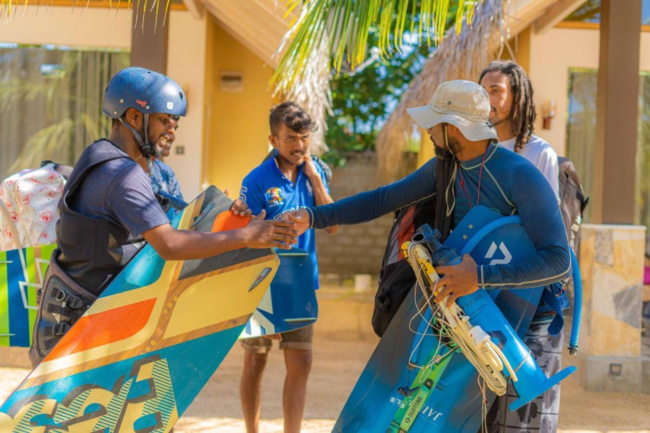 Blue Waves Kite Surfing Beach Resort Kalpitiya Exterior foto