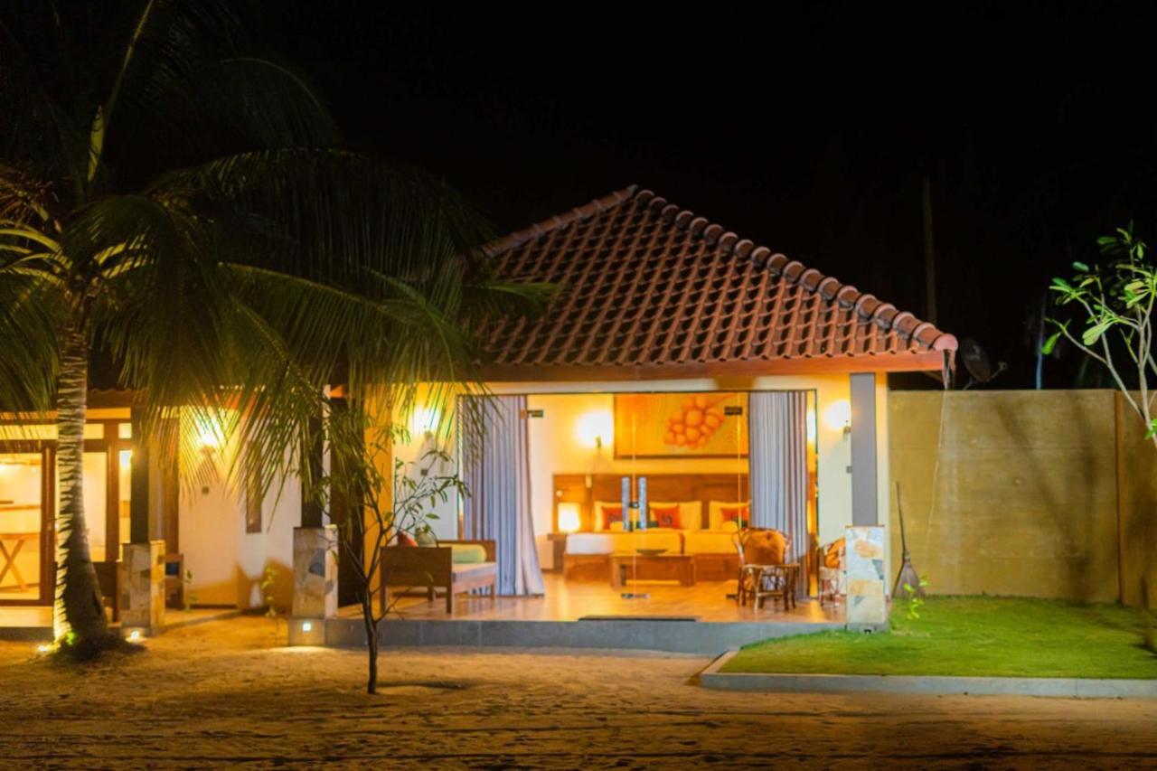 Blue Waves Kite Surfing Beach Resort Kalpitiya Exterior foto
