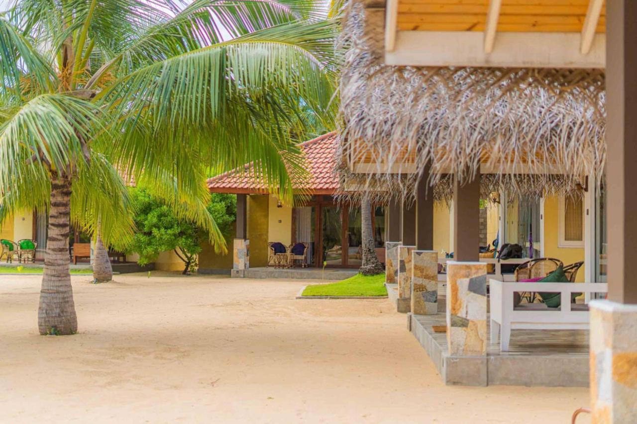 Blue Waves Kite Surfing Beach Resort Kalpitiya Exterior foto